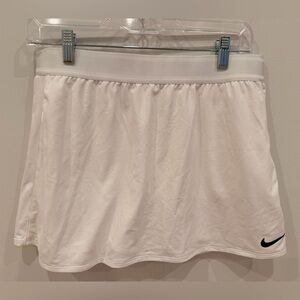 Nike Court Dri-FIT White Tennis Skirt Skort Size Large Built-In Shorts